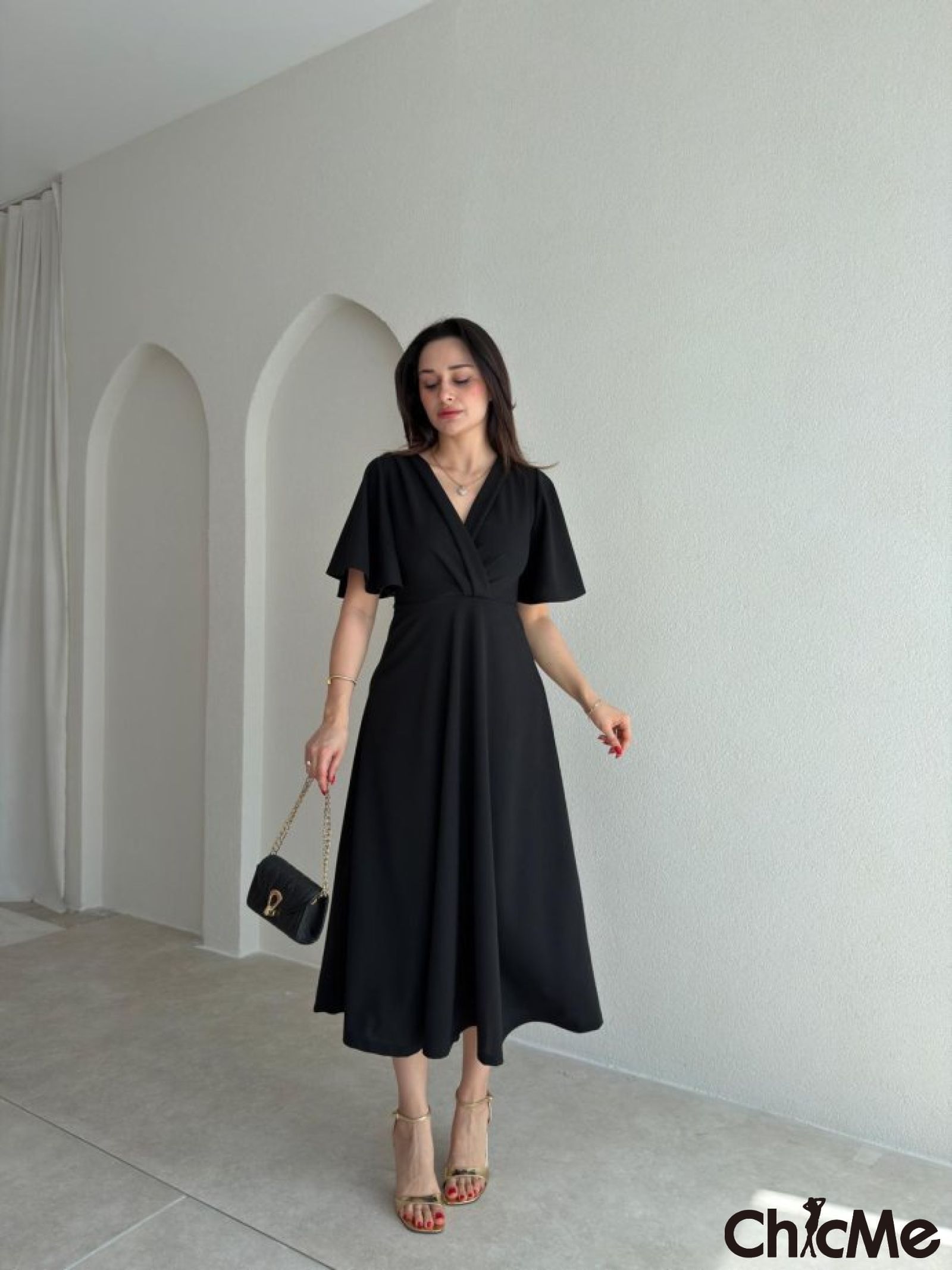 Robe Midi Cache-Cœur Élégante – فستان ميدي يجمع بين الأناقة والراحة